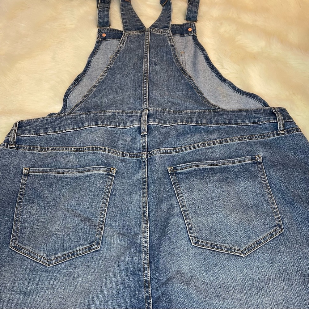 Old Navy Denim Coverall/Overall Shorts - Picture 12 of 15